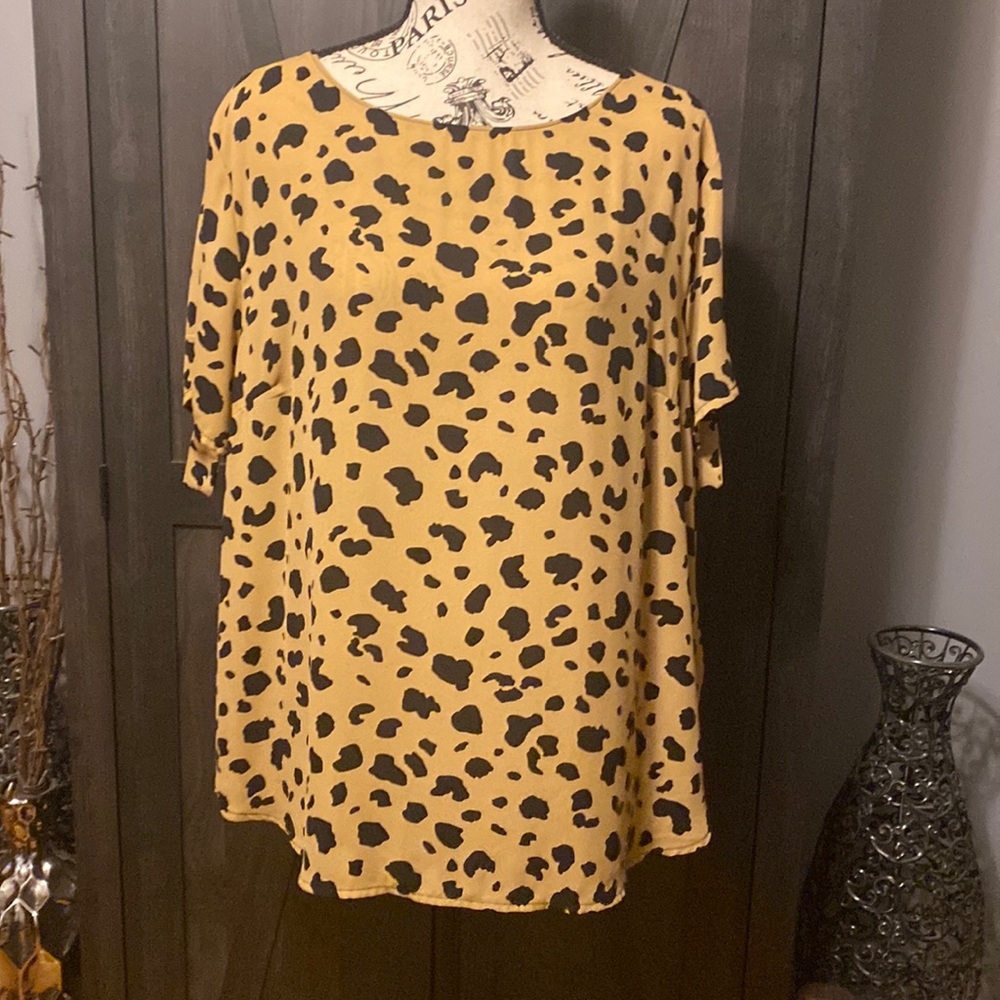 Renee C. animal print, high-low, tie sleeve shirt